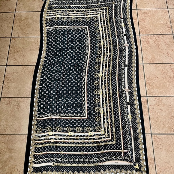 100% silk Black and White Monogram Wrap - Picture 1 of 14